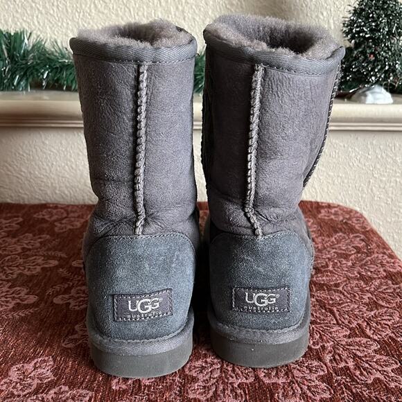 Ugg Classic Short Women’s Grey Suede Boots Size 8 - Picture 5 of 11